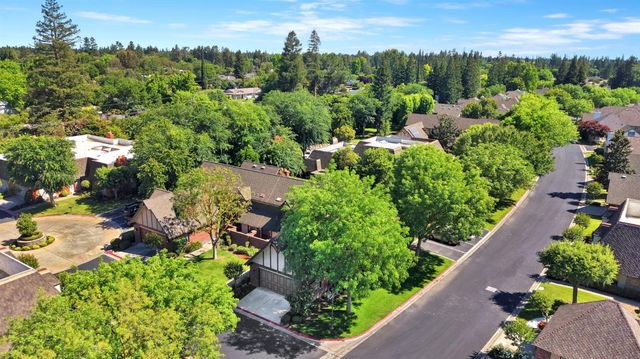 2827 W Compton Court, Fresno, CA 93711