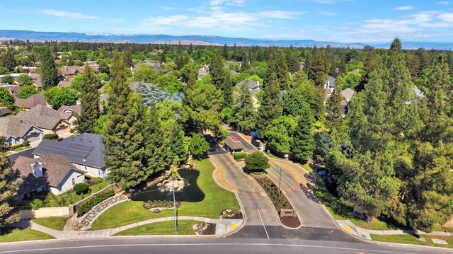 2827 W Compton Court, Fresno, CA 93711