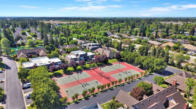 2827 W Compton Court, Fresno, CA 93711