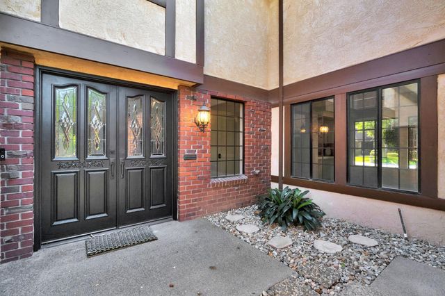 2827 W Compton Court, Fresno, CA 93711