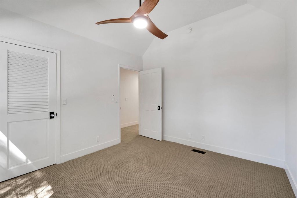 Image 36 of property listing at 2827 W Compton Court, Fresno, CA 93711