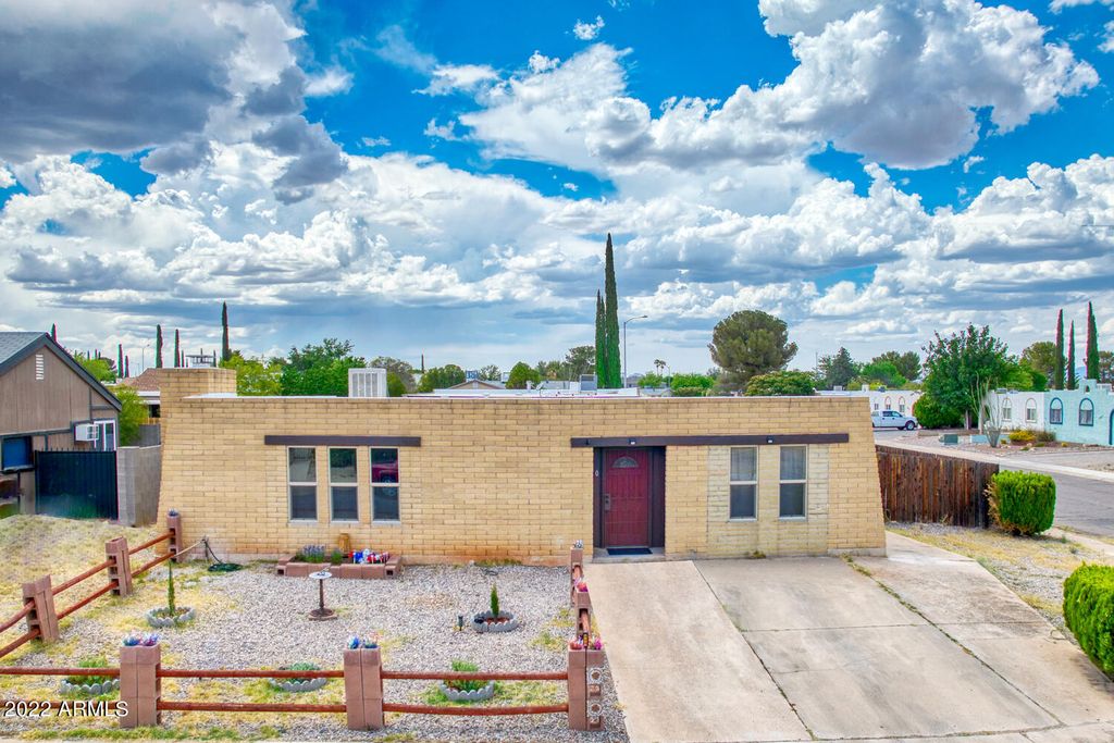 520 S 3RD Street, Sierra Vista, AZ 85635
