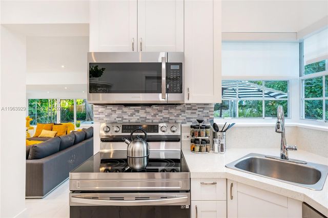 770 NE 77th St, Miami, FL 33138