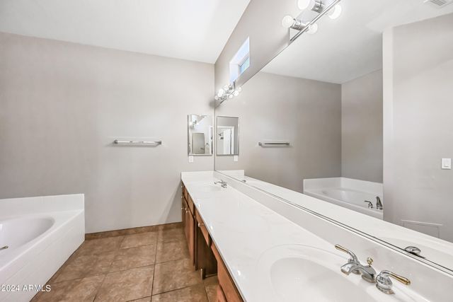 6707 E ROLAND Street, Mesa, AZ 85215