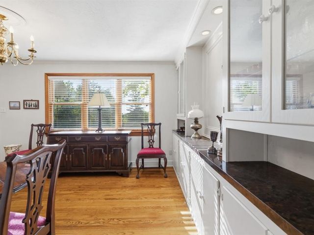 401 Neulon Ave, Mt Lebanon, PA 15216