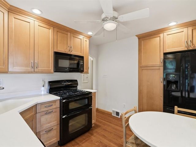 401 Neulon Ave, Mt Lebanon, PA 15216