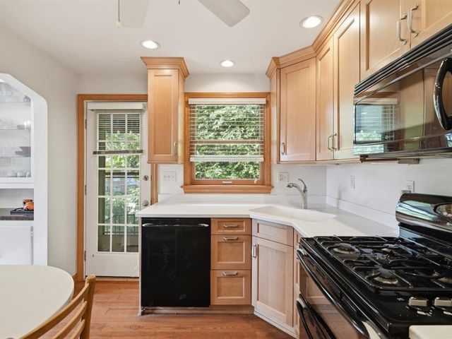 401 Neulon Ave, Mt Lebanon, PA 15216