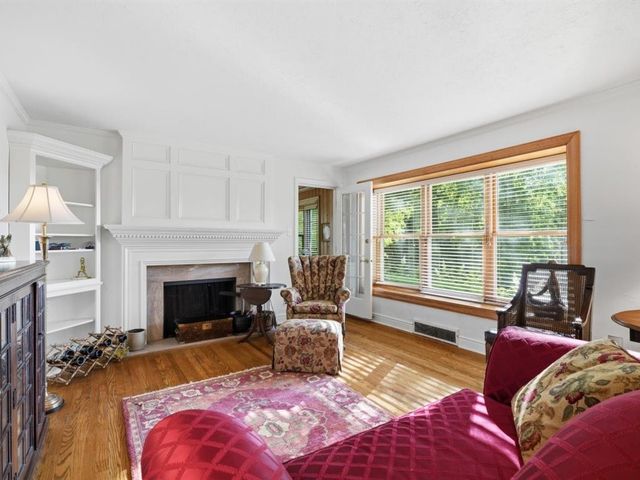 401 Neulon Ave, Mt Lebanon, PA 15216