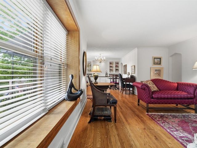 401 Neulon Ave, Mt Lebanon, PA 15216