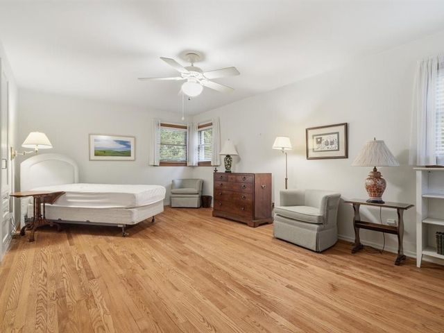 401 Neulon Ave, Mt Lebanon, PA 15216