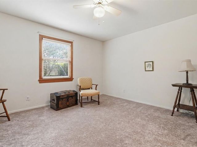 401 Neulon Ave, Mt Lebanon, PA 15216