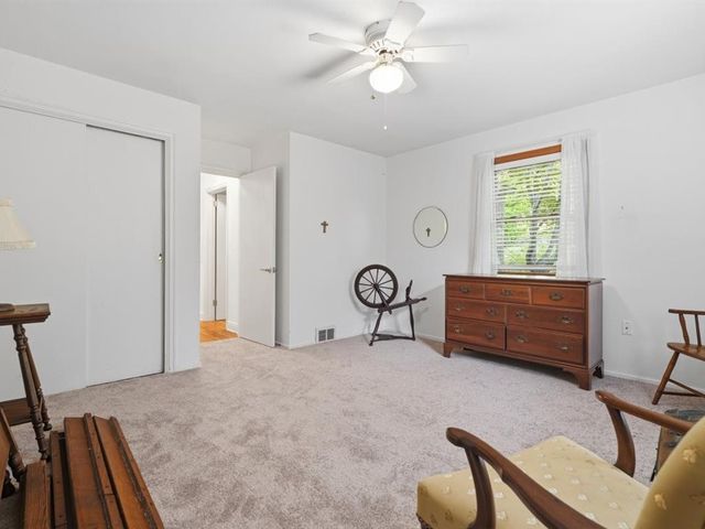 401 Neulon Ave, Mt Lebanon, PA 15216