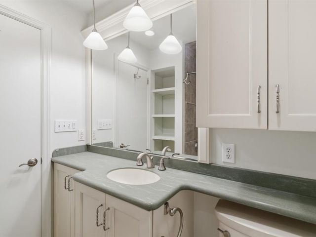 401 Neulon Ave, Mt Lebanon, PA 15216