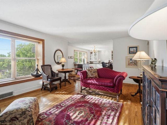 401 Neulon Ave, Mt Lebanon, PA 15216