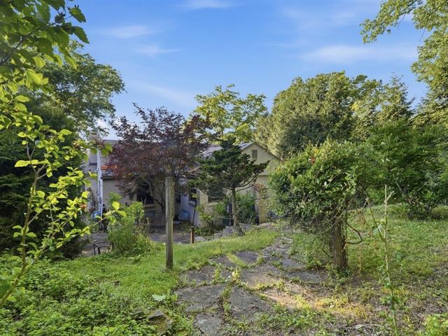 401 Neulon Ave, Mt Lebanon, PA 15216