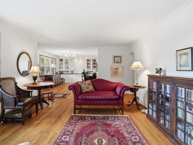 401 Neulon Ave, Mt Lebanon, PA 15216