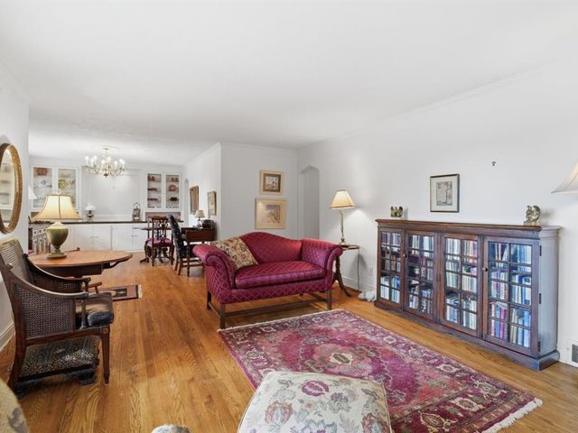 401 Neulon Ave, Mt Lebanon, PA 15216