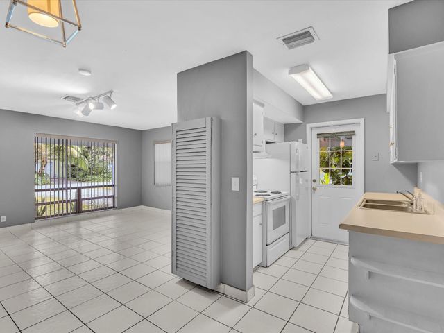 141-145 NE 30th Ct, Wilton Manors, FL 33334