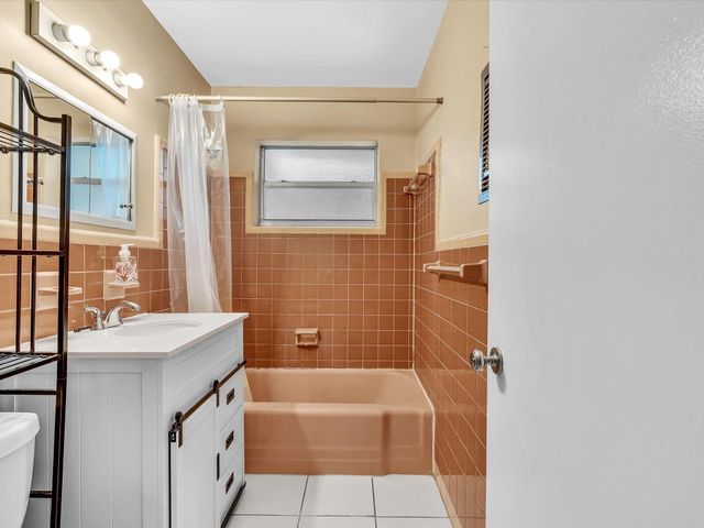 141-145 NE 30th Ct, Wilton Manors, FL 33334