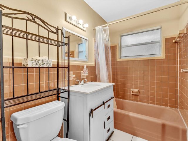 141-145 NE 30th Ct, Wilton Manors, FL 33334