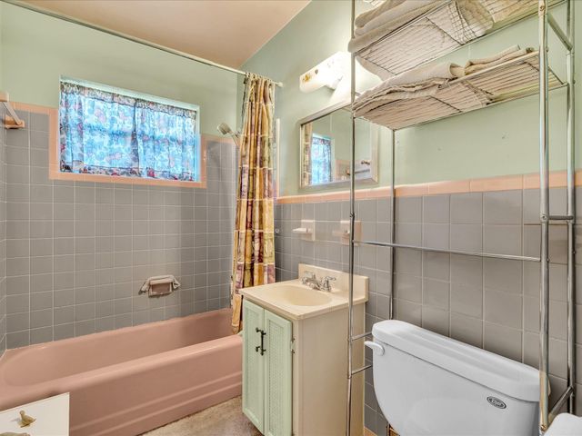 141-145 NE 30th Ct, Wilton Manors, FL 33334