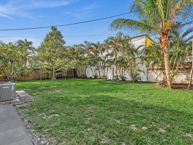 141-145 NE 30th Ct, Wilton Manors, FL 33334