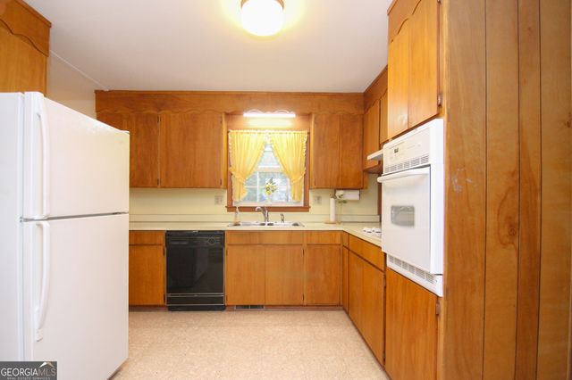 135 Carterwoods Drive, Warner Robins, GA 31088