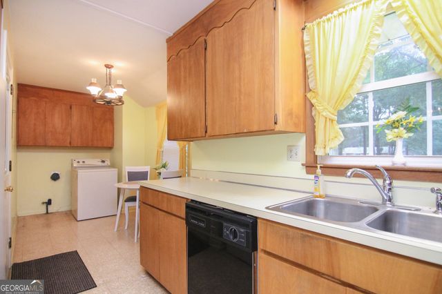 135 Carterwoods Drive, Warner Robins, GA 31088