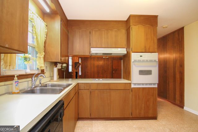 135 Carterwoods Drive, Warner Robins, GA 31088