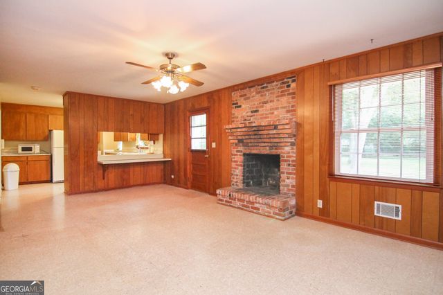 135 Carterwoods Drive, Warner Robins, GA 31088