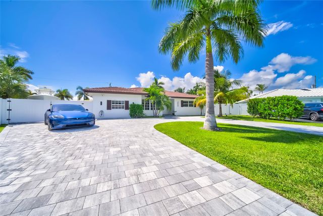 250 NE 27th Ct, Boca Raton, FL 33431