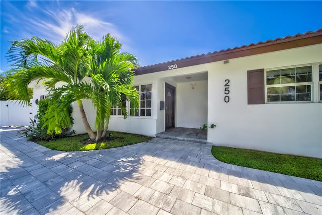 250 NE 27th Ct, Boca Raton, FL 33431
