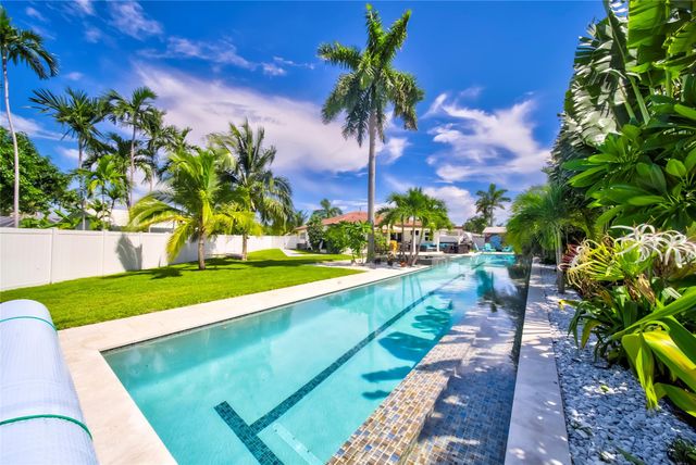 250 NE 27th Ct, Boca Raton, FL 33431