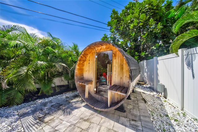 250 NE 27th Ct, Boca Raton, FL 33431