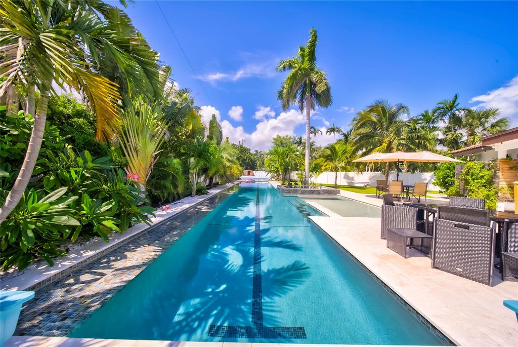 250 NE 27th Ct, Boca Raton, FL 33431