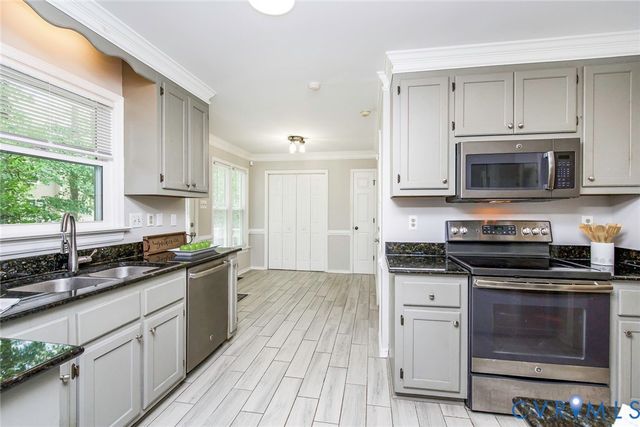 14713 Ridge Point Dr, Midlothian, VA 23112