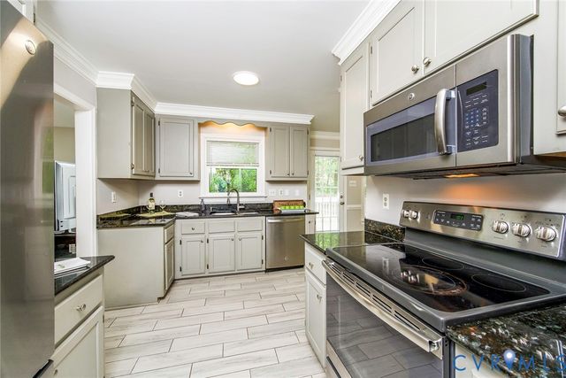 14713 Ridge Point Dr, Midlothian, VA 23112