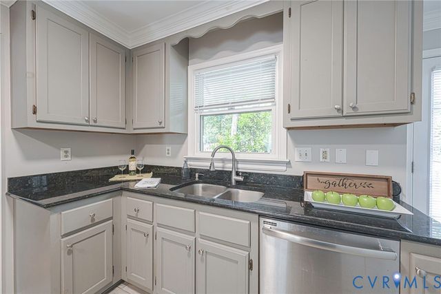 14713 Ridge Point Dr, Midlothian, VA 23112