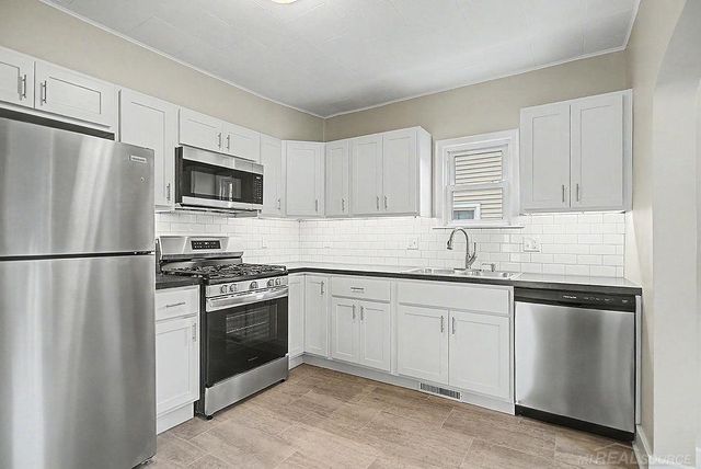 1340 Columbia Avenue, Grand Rapids, MI 49505