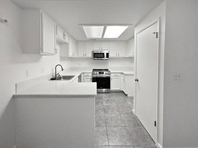 6230 Oak Valley Ln, Citrus Heights, CA 95621