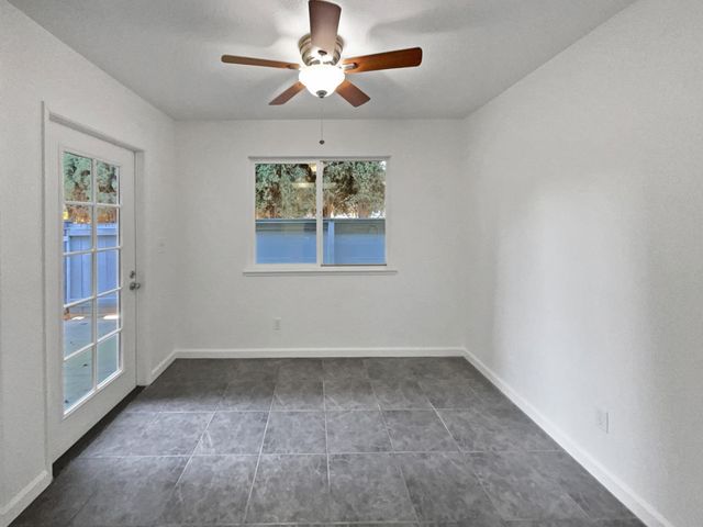 6230 Oak Valley Ln, Citrus Heights, CA 95621