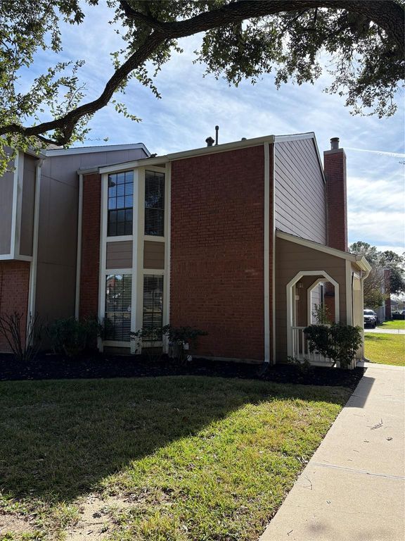 17281 Saturn Lane, Houston, TX 77058