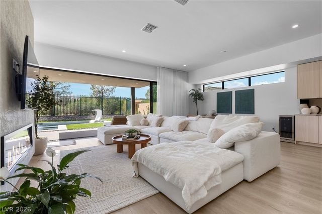 4053 Heron Fairway Drive, Las Vegas, NV 89141