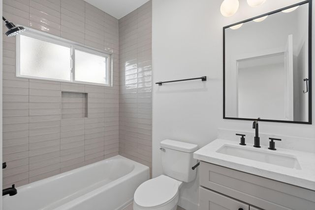 826 Curtin Street G, Houston, TX 77018