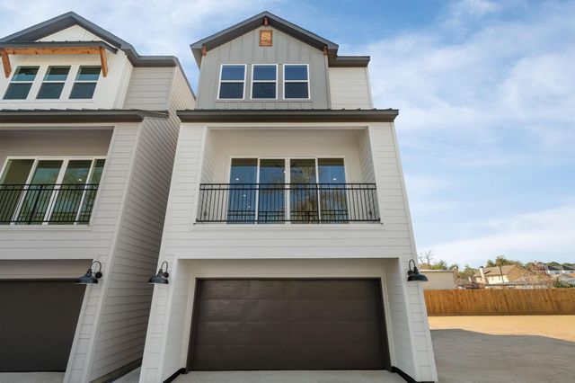 826 Curtin Street G, Houston, TX 77018