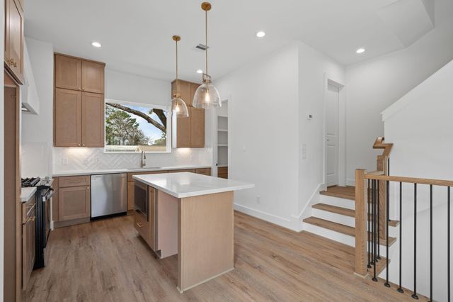 826 Curtin Street G, Houston, TX 77018