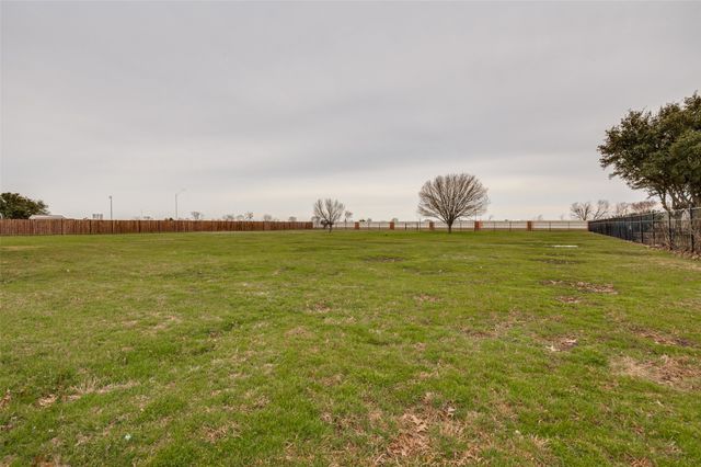 8934 Colonial Drive, Crandall, TX 75114
