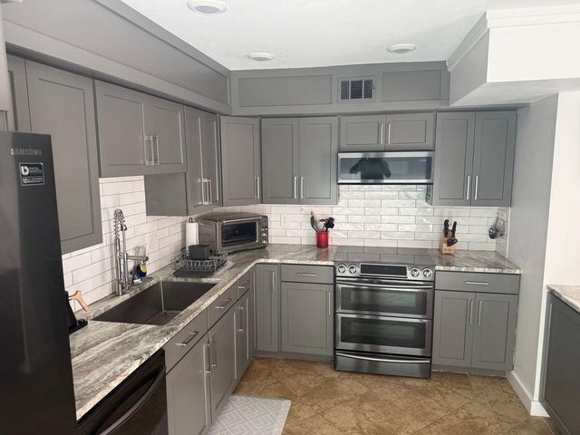 422 NW Canterbury Court, Fort Walton Beach, FL 32548