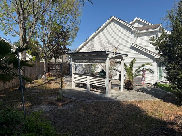 422 NW Canterbury Court, Fort Walton Beach, FL 32548