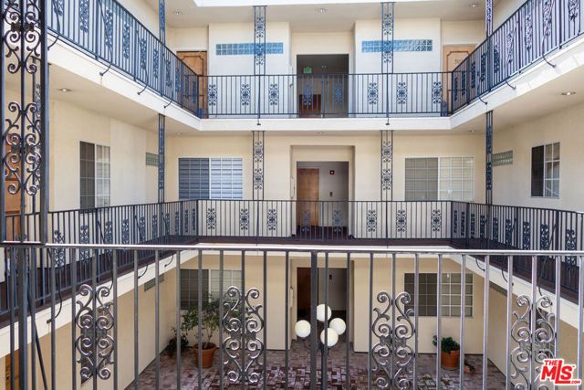 14538 Benefit Street 204, Sherman Oaks, CA 91403